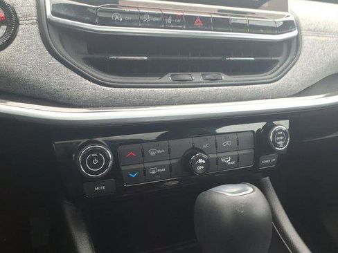 Certified 2024 Jeep Compass Latitude w/ Sun and Sound Group image 16
