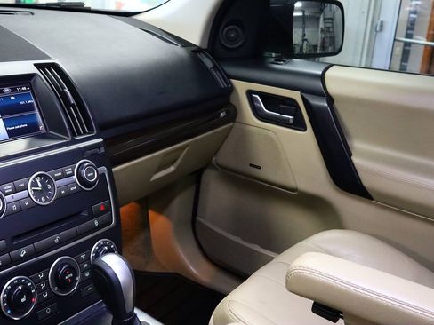 Used 2013 Land Rover LR2 HSE AWD/4WD image 14