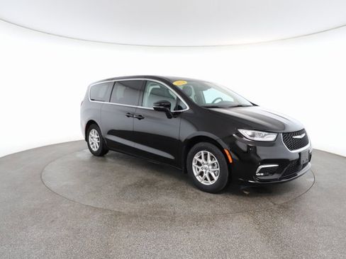Used 2024 Chrysler Pacifica Touring-L image 26