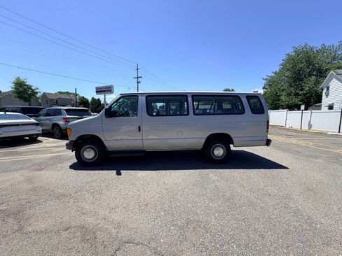Used 2006 Ford E-350 and Econoline 350 XL RWD image 53