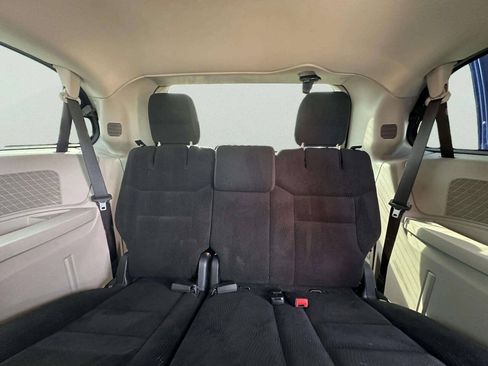 Used 2019 Dodge Grand Caravan SE FWD image 12