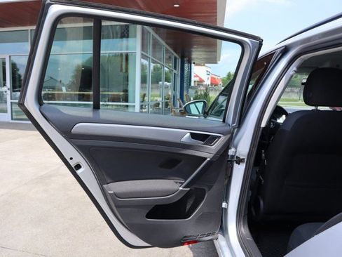 Used 2017 Volkswagen Golf S image 16
