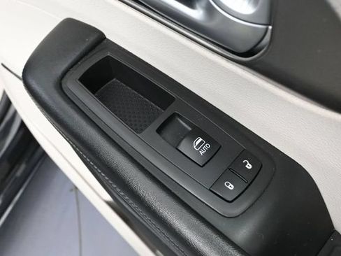Used 2018 Chrysler Pacifica Limited FWD image 49