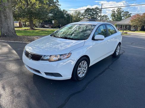 Used 2013 Kia Forte LX FWD image 1