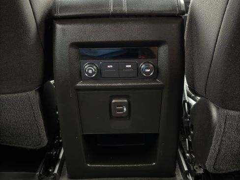 Used 2023 Chevrolet Traverse LT FWD image 19