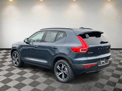 New 2026 Volvo XC40 B4 Core w/ Climate Package image 5