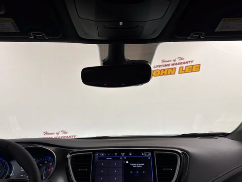 Used 2026 Chrysler Pacifica Select FWD image 21