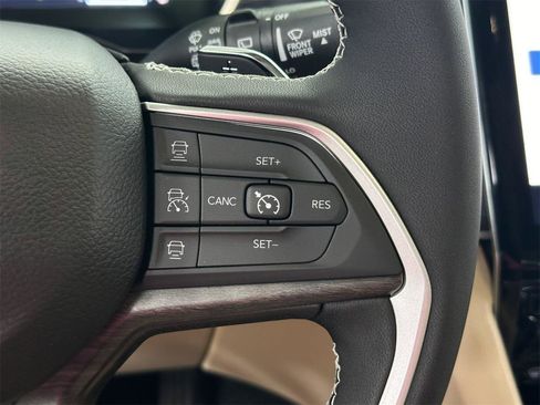 New 2024 Jeep Grand Cherokee Limited w/ Luxury Tech Group II image 34