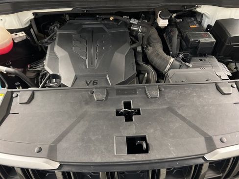 Used 2023 Kia Carnival LX image 35