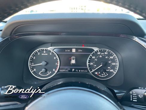 Used 2023 Nissan Pathfinder SL w/ Lighting Package (N92) image 5