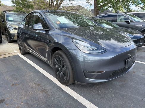 Used 2022 Tesla Model Y Long Range image 3