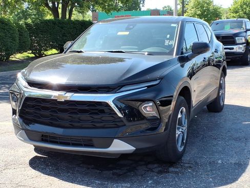 Used 2025 Chevrolet Blazer LT FWD image 3