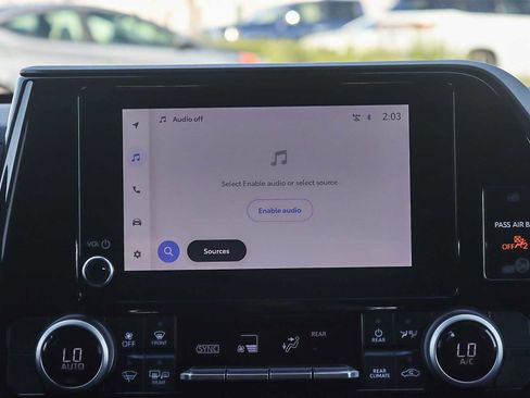 Used 2023 Toyota Highlander L image 13