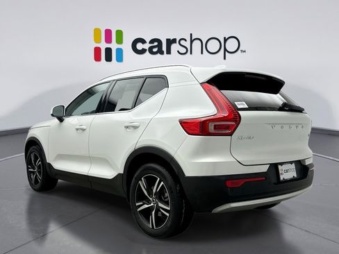 Used 2025 Volvo XC40 B5 Core image 3