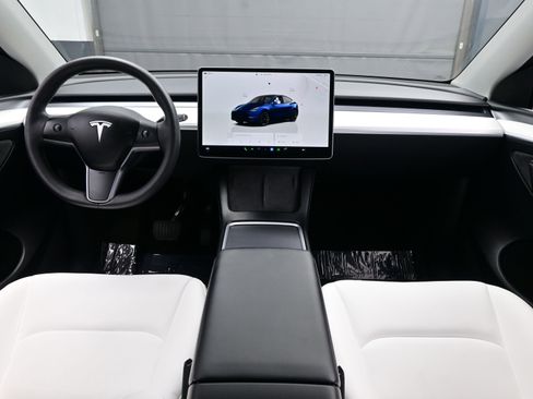 Used 2023 Tesla Model Y Long Range image 16
