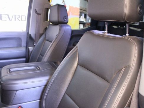 Used 2019 Chevrolet Silverado 1500 RST image 17