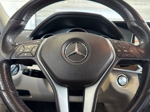 Used 2014 Mercedes-Benz E 350 4MATIC Sedan image 30