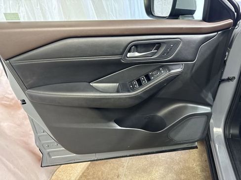 Used 2023 Nissan Rogue SL w/ SL Premium Package image 22