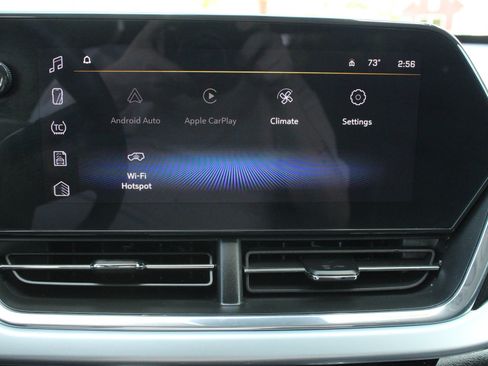 Used 2025 Chevrolet Trax LT w/ LT Convenience Package FWD image 32