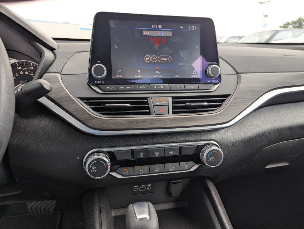 Used 2025 Nissan Altima 2.5 SV FWD image 16