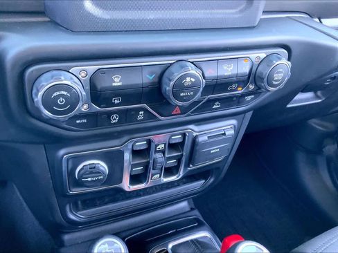 Used 2022 Jeep Wrangler Unlimited Sport image 32