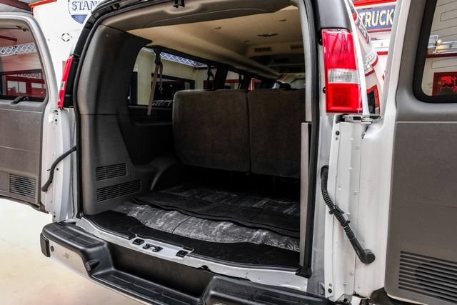 Used 2025 Chevrolet Express 3500 LT w/ LT Preferred Equipment Group RWD image 46