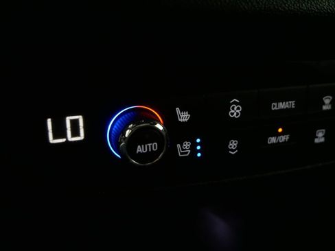 Used 2023 Buick Enclave Premium image 28