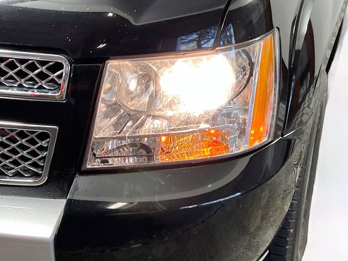 Used 2011 Chevrolet Avalanche LT w/ Luxury Package image 12