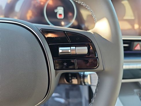 New 2025 Hyundai Ioniq 6 SEL image 18