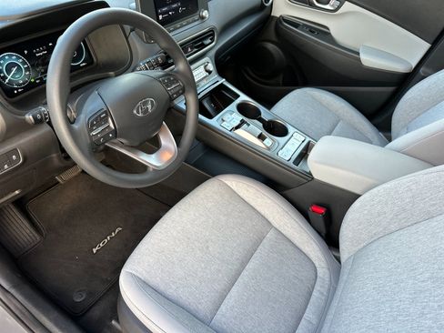 Used 2023 Hyundai Kona SE image 9