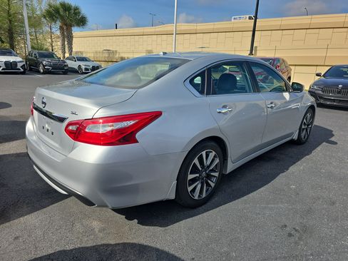 Used 2016 Nissan Altima 2.5 SL w/ Moonroof Package image 2