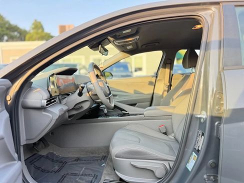 Used 2023 Hyundai Elantra SEL w/ Convenience Package FWD image 9