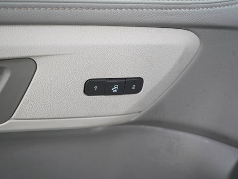 Used 2016 Chevrolet Traverse LTZ AWD/4WD image 25
