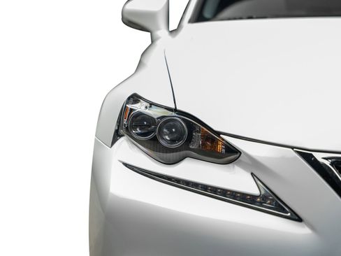 Used 2016 Lexus IS 200t w/ F Sport Package RWD image 9