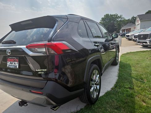 Used 2019 Toyota RAV4 Limited w/ Cold Weather Package AWD/4WD image 4