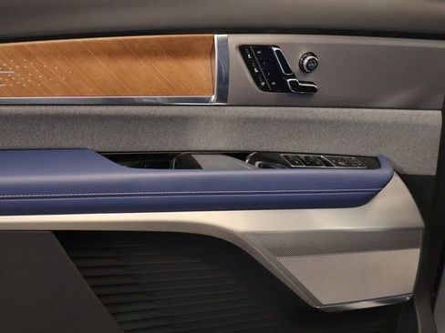 New 2026 Cadillac Vistiq Premium Luxury image 7