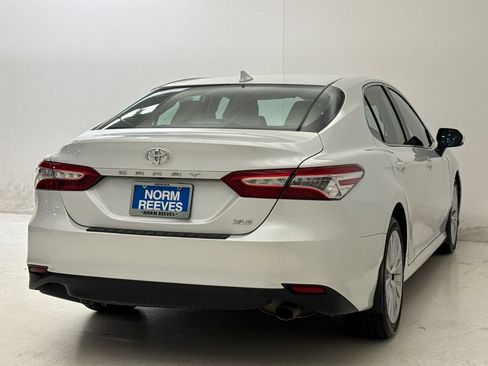 Used 2020 Toyota Camry XLE FWD image 9