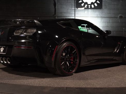 Used 2018 Chevrolet Corvette Z06 RWD image 13