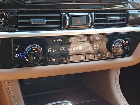 Certified 2025 Nissan Pathfinder Platinum w/ Cargo Package AWD/4WD image 18