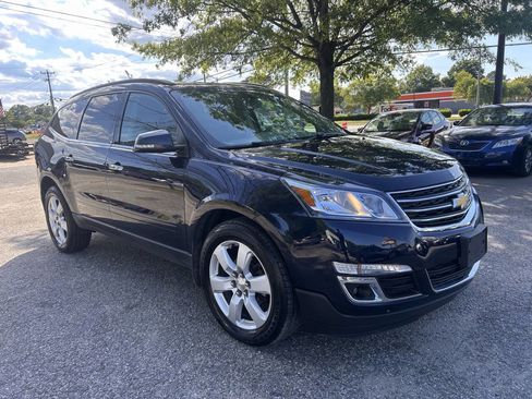 Used 2016 Chevrolet Traverse LT w/ Style and Technology Package AWD/4WD image 3