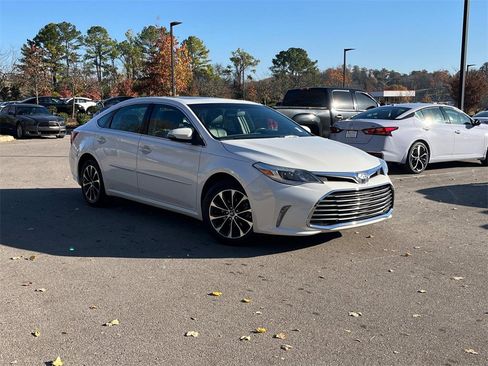 Used 2016 Toyota Avalon image 2