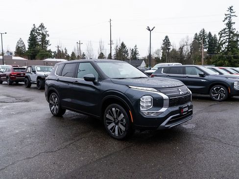 New 2026 Mitsubishi Outlander SE image 17