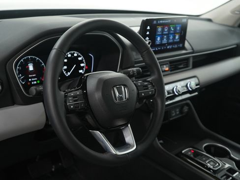 Used 2025 Honda Pilot Touring image 23