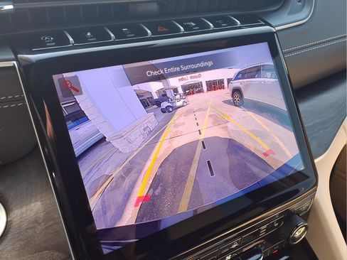 New 2025 Jeep Grand Cherokee Limited image 13