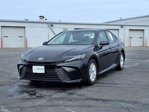 Used 2025 Toyota Camry LE image 2