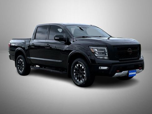 Used 2020 Nissan Titan PRO-4X w/ Pro-4x Convenience Package image 3