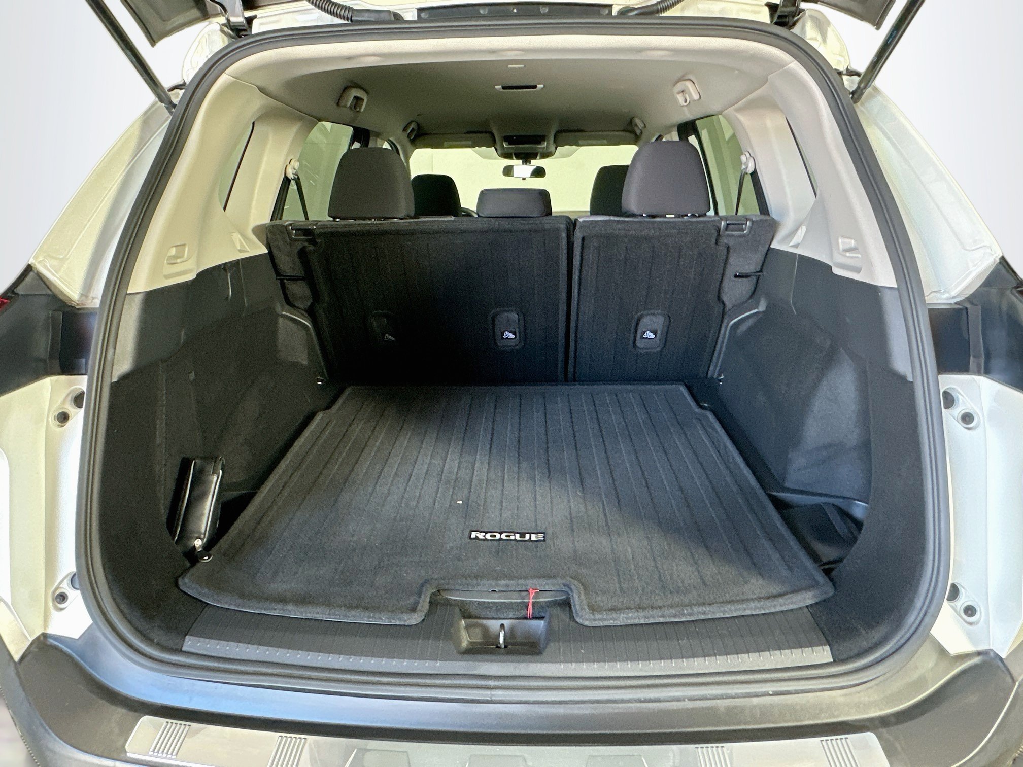 Used 2023 Nissan Rogue SV FWD image 28