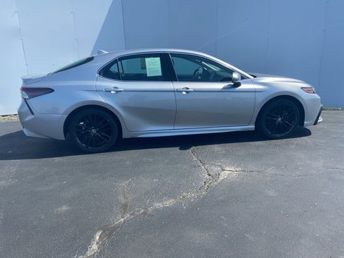 Used 2023 Toyota Camry XSE image 11