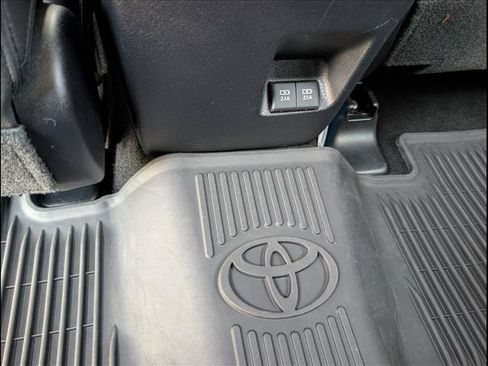 Used 2022 Toyota 4Runner TRD Off-Road Premium w/ TRD Black Wheel Package (TMS) AWD/4WD image 17