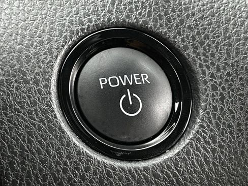 Used 2025 Toyota Camry SE w/ Convenience Package image 19